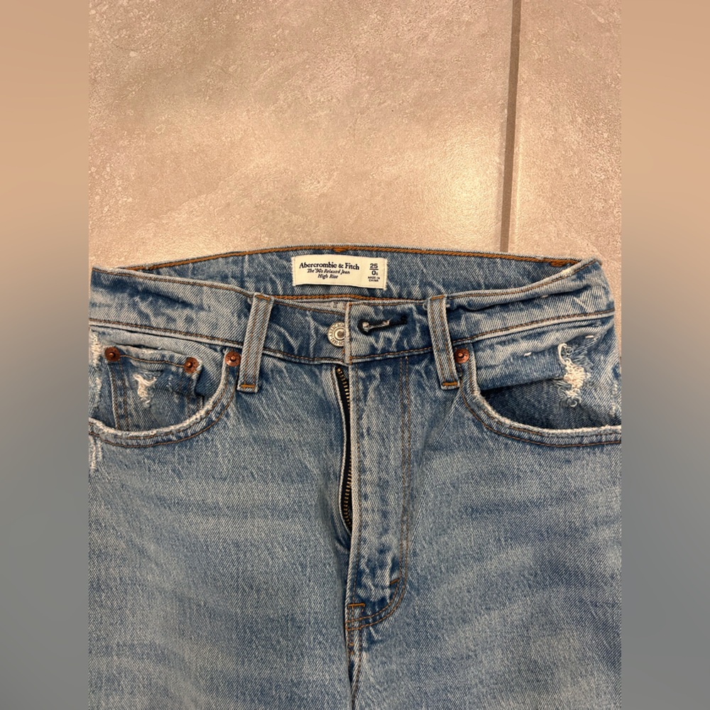 Abercrombie & Fitch The 90’s Relaxed Jeans High Rise - Picture 3 of 5